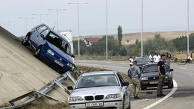 Průtrž mračen způsobila v Makedonii bleskové povodně.