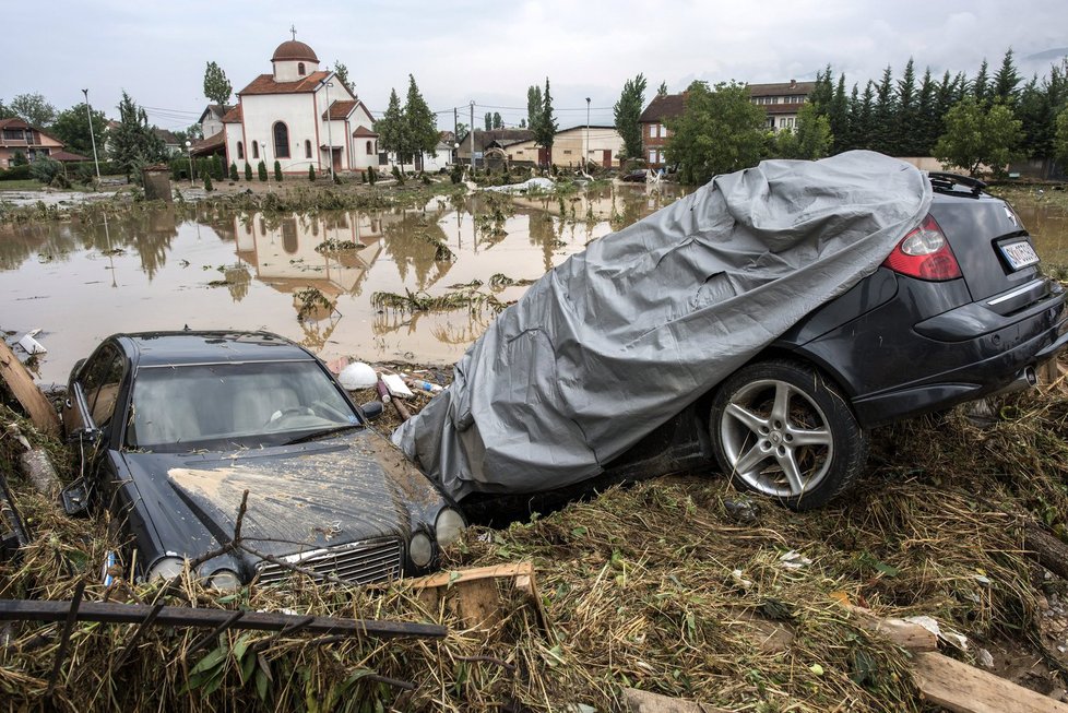 Průtrž mračen způsobila v Makedonii bleskové povodně.