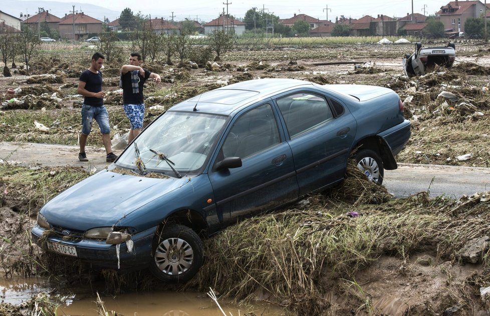 Průtrž mračen způsobila v Makedonii bleskové povodně.