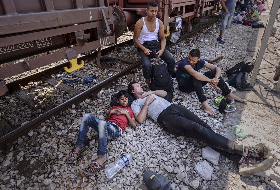 Makedonie: Tisíce uprchlíků se rvou do vlaků, které je odvezou dále do Evropy.