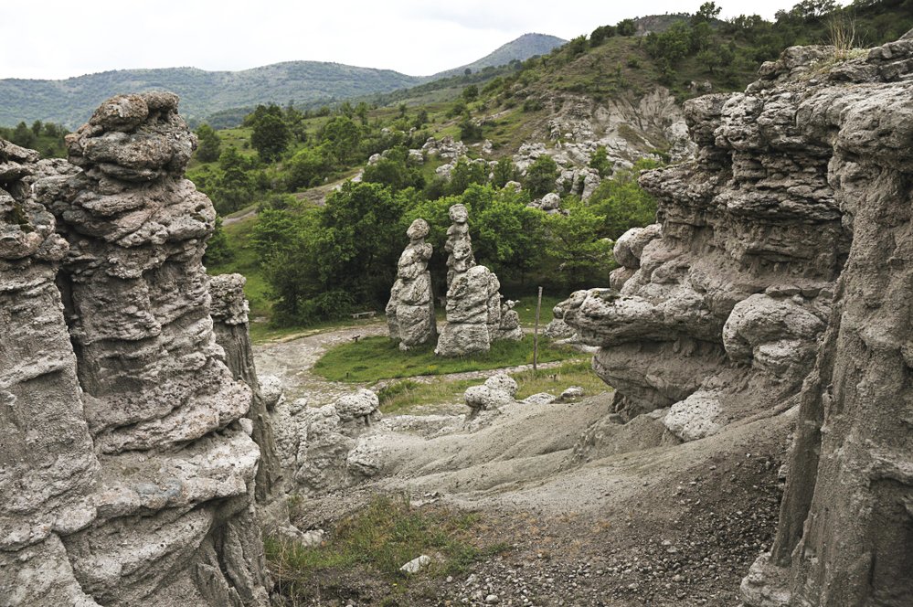 Kameni kukly: zajímavé přírodní útvary při městě Kratovo