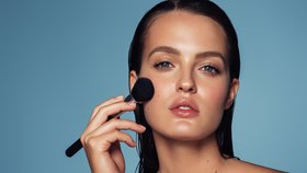 Testování make-upů: Který krásně kryje a vydrží na tváři?