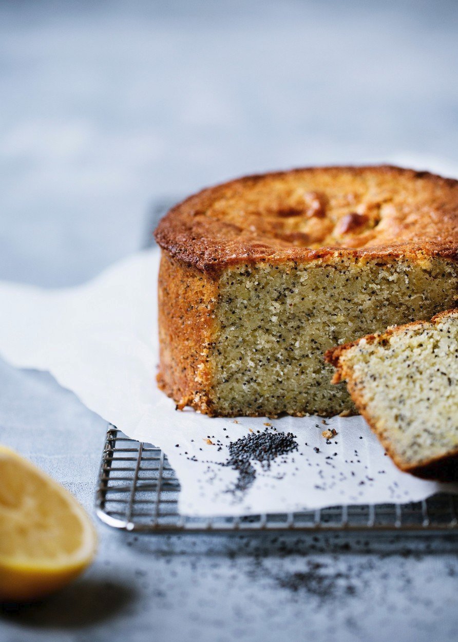 Milujete makovec? Přidejte do těsta hodně citronové kůry a citronovou šťávu