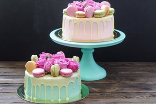 Luxus na vašem stole: 30 nejkrásnějších makronkových dortů, ze kterých oči i chuť přecházejí