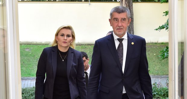 Babiš dává od Malé ruce pryč? „Pokud diplomku opsala, měla by odstoupit,“ říká premiér