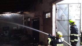 10. duben 2020: Pražští hasiči se sjeli do Malé Chuchle, kde z důvodu cizího zavinění začal hořet nemovitý objekt - nejspíše garáž či dílna. Nikomu se nic nestalo.