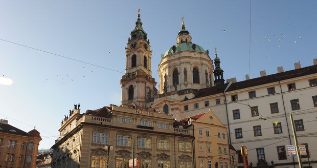 Pod Svatomikulášskou městskou zvonicí se našel senzační archeologický nález.