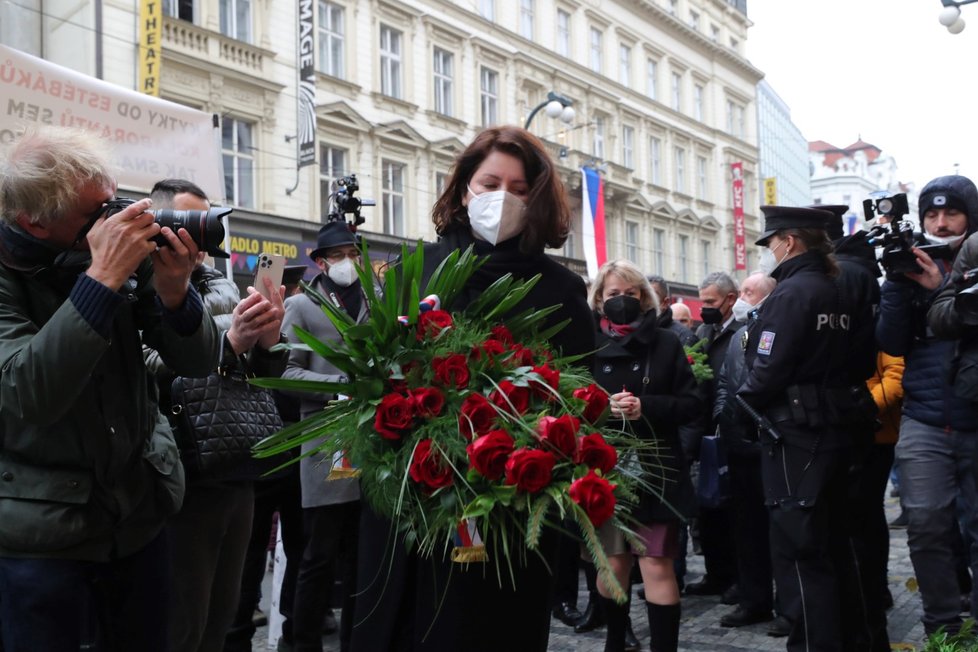 17. listopad 2021: Ministryně práce a sociálních věcí Jana Maláčová (ČSSD) na Národní třídě