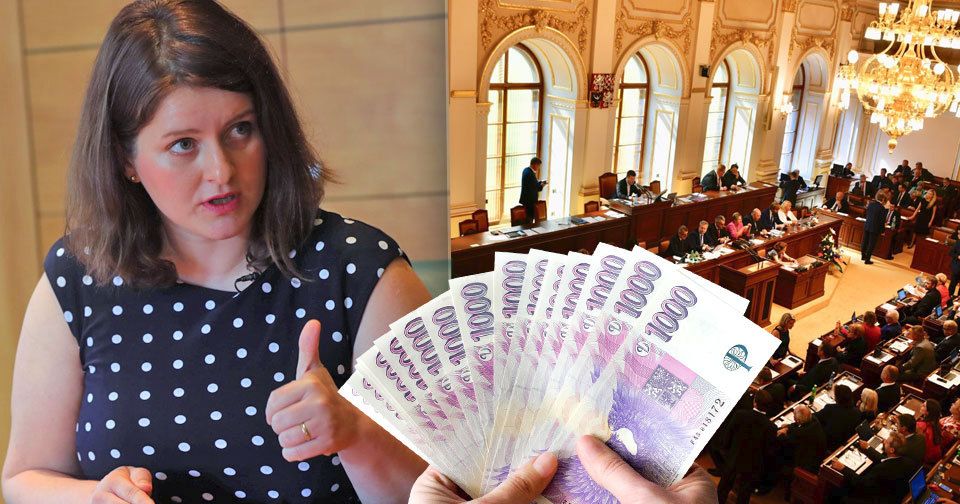 Ministryně práce a sociálních věcí Jana Maláčová má před sebou první ostrý střet v Poslanecké sněmovně. Chce prosadit vládní návrh zákona, který by zajistil zvýšení důchodů.