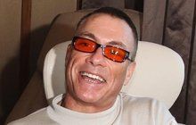 Tomu neuvěříte: Jean-Claude Van Damme (53) tajně vymetá pražské bary! 