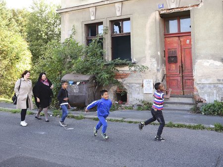 Ministryně práce a sociálních věcí Jana Maláčová (ČSSD) se podívala do vyloučených lokalit v Ústí. Uznala, že zde systém prozatím krutě selhává