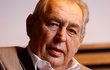 Exprezident Miloš Zeman přijel podpořit předsedkyni SOCDEM Janu Maláčovou (2. 10. 2025) Exprezident Miloš Zeman přijel podpořit předsedkyni SOCDEM Janu Maláčovou (2. 10. 2025)