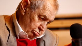 Exprezident Miloš Zeman přijel podpořit předsedkyni SOCDEM Janu Maláčovou (2. 10. 2025)