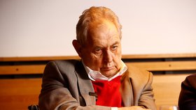 Exprezident Miloš Zeman přijel podpořit předsedkyni SOCDEM Janu Maláčovou (2. 10. 2025).