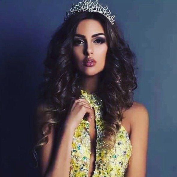 Miss Moskva 2015 Oksana Vojevodinová se v listopadu vdala za malajsijského krále Muhammada V., ten za 2 měsíce abdikoval, (8. 01. 2019).