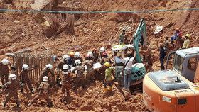 Při sesuvu půdy na staveništi v Malajsii zahynulo 11 dělníků