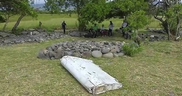 Záhadný úlomek letadla u Afriky. Může jít o trosky ztraceného letu MH370