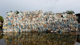 „Nejsme světovou skládkou.“ Malajsie vrací stovky tun plastů velmocem