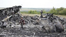 Trosky po sestřelení letu MH17.