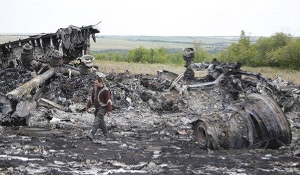 Trosky po sestřelení letu MH17.