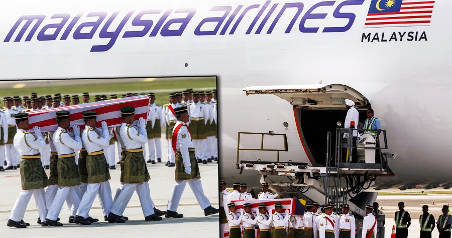 Ostatky obětí letu MH17 dorazili do Malajsie.