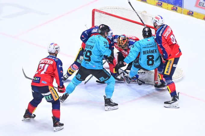 ONLINE: Pardubuice se Subbanem v brance drtí Vary. Plzeň - Litvínov 2:1 ONLINE: Pardubuice se Subbanem v brance drtí Vary. Plzeň - Litvínov 2:1