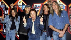 Fanoušci AC/DC v slzách: Zemřel zakladatel kapely Young