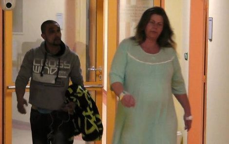 Hádka mezi bývalou vězenkyní Markétou a Romem Markem během porodu jejich dítěte. 
