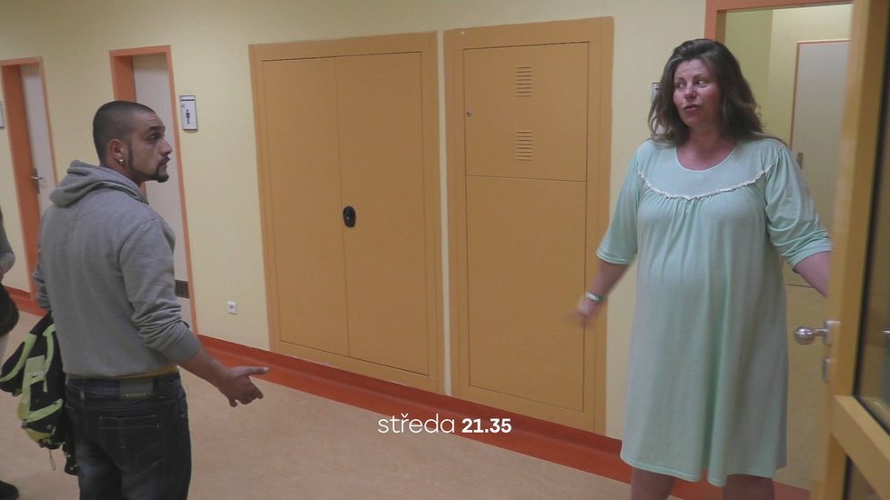 Hádka mezi bývalou vězenkyní Markétou a Romem Markem během porodu jejich dítěte
