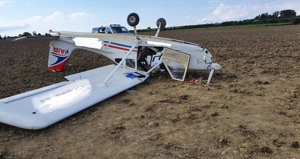 Při havárii malého letadla na Rokycansku se zranili dva lidé.