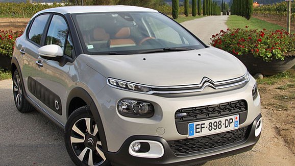 TEST Jízdní dojmy s Citroënem C3. Komfortní pseudocrossover s unikátní kamerou