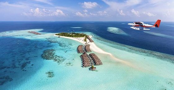 Mezi ostrovy na Maledivách se nejrychleji přepravíte hydroplánem.