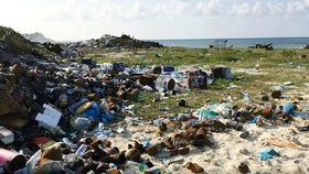 Odporný pohled: Pláže plné odpadků na Maledivách