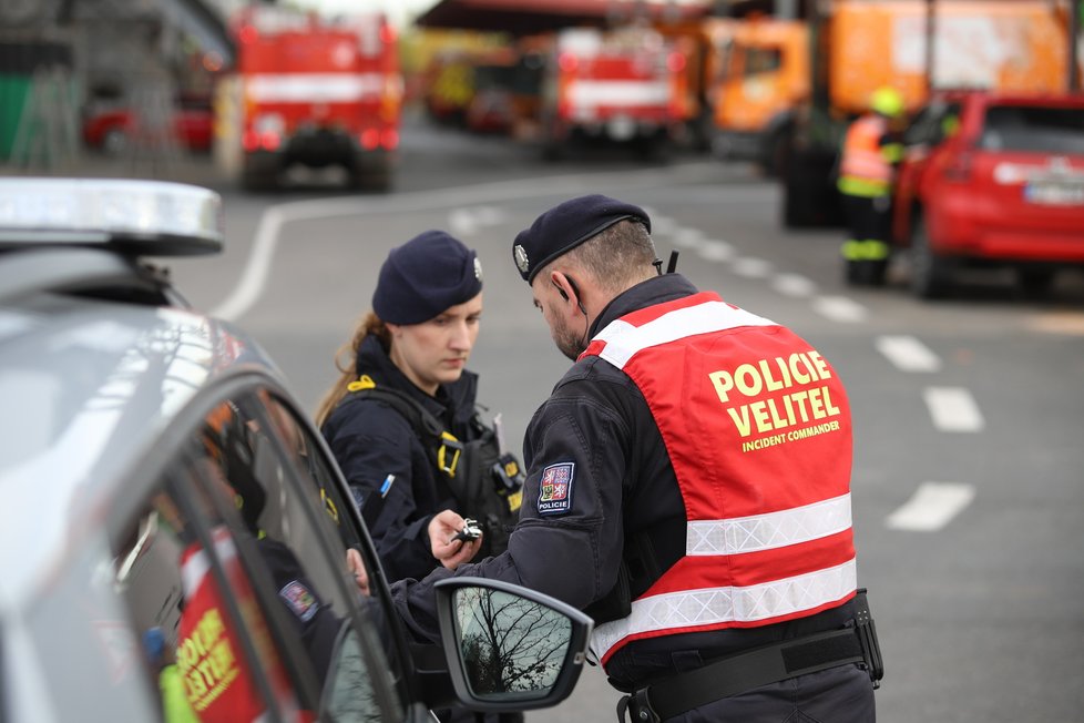 Ve spalovně v Malešicích hořela jedna z budov (20. října 2021).