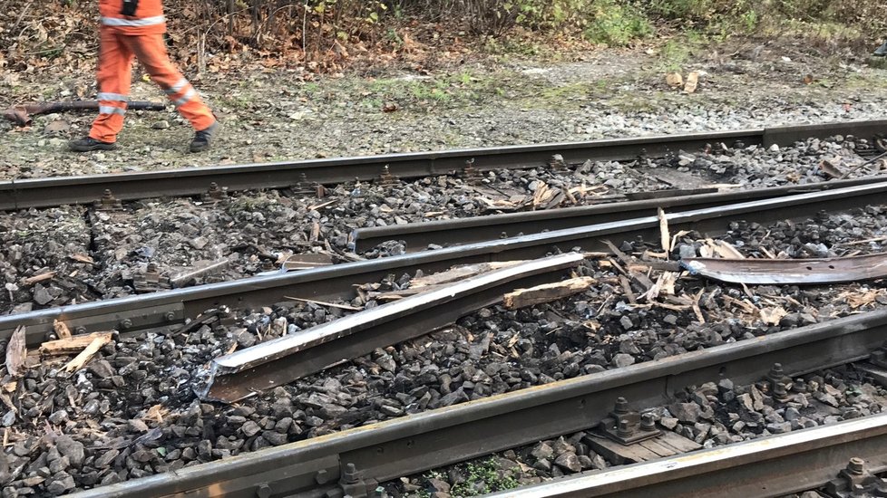 Vyprošťování vykolejeného vlaku v Malešicích, 4. listopadu 2019.
