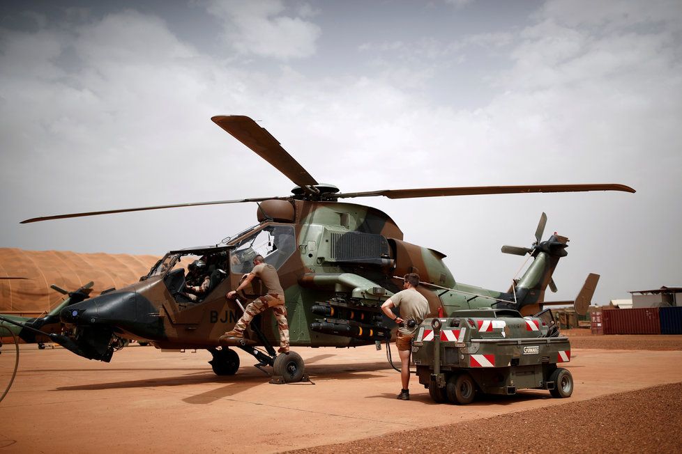 Při nehodě dvou vrtulníků v Mali zemřelo 13 francouzských vojáků, (ilustrační foto).