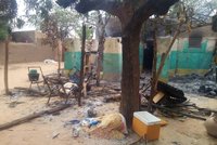 134 mrtvých. Spor o vodu a půdu skončil masakrem, prezident Mali odvolal top generály