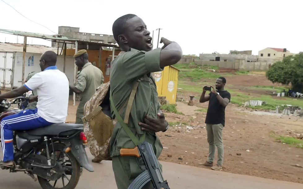 V Mali hrozí vojenský převrat, vzbouřili se tam vojáci. V zemi působí i česká armáda (18.8.2020)