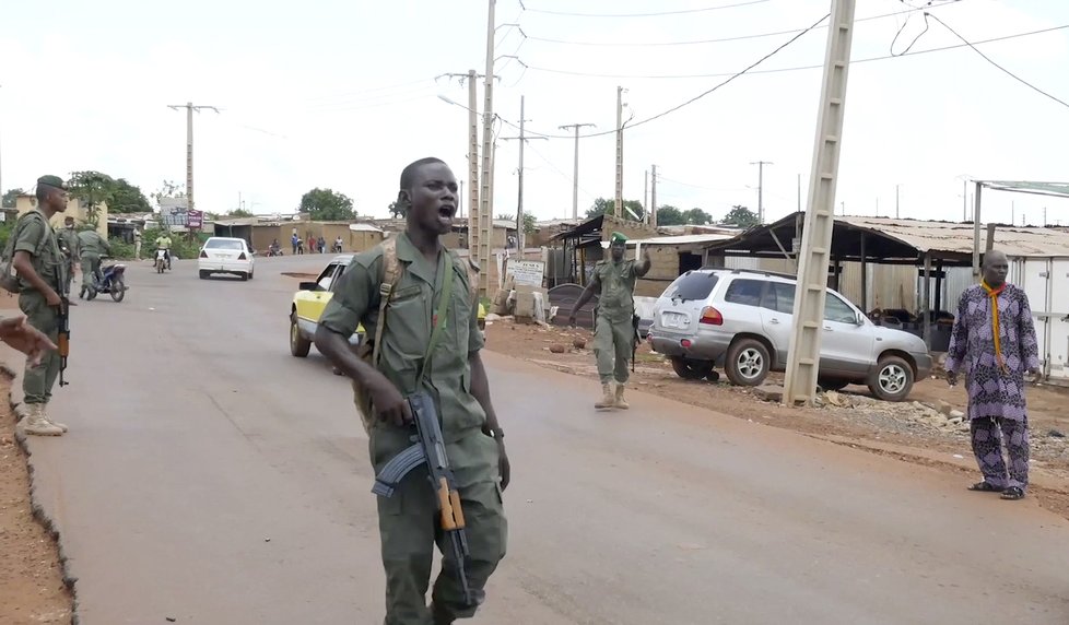 V Mali hrozí vojenský převrat, vzbouřili se tam vojáci. V zemi působí i česká armáda (18.8.2020)