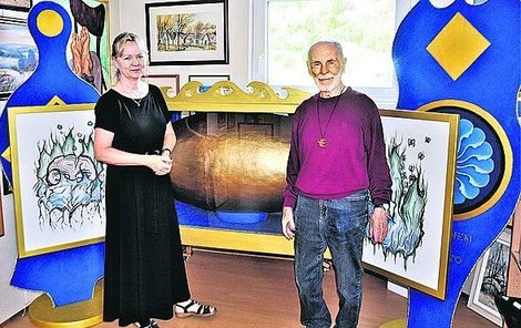 Malíř Antonín Vojtek s manželkou a vejcem…