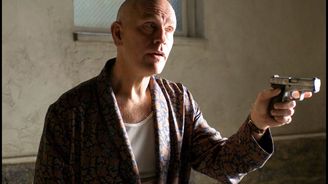 Herec Malkovich se soudí s francouzskými novinami. Ty ho označily za „elitního daňového podvodníka“