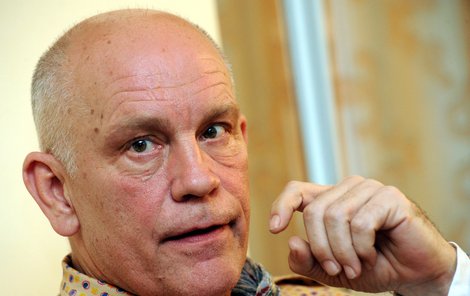 John Malkovich byl v Praze okraden.