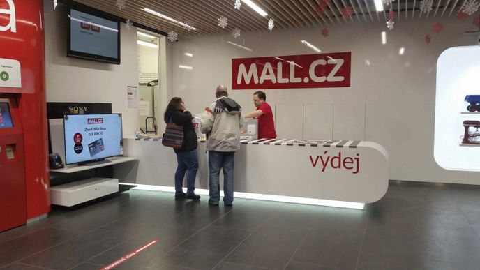 Interiér prodejny Mall.cz v pražských Holešovicích.