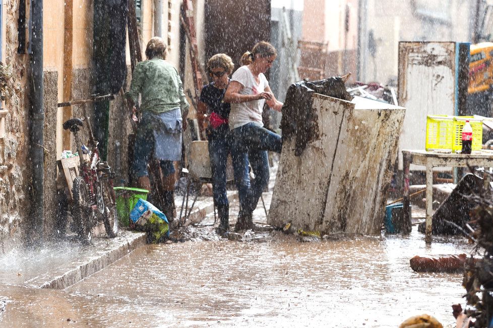 Mallorca se vzpamatovává z bleskové povodně.