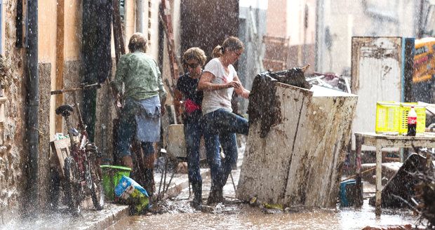 Středozemí čekají další extrémní deště. Dovolenkové ráje se chystají na katastrofu