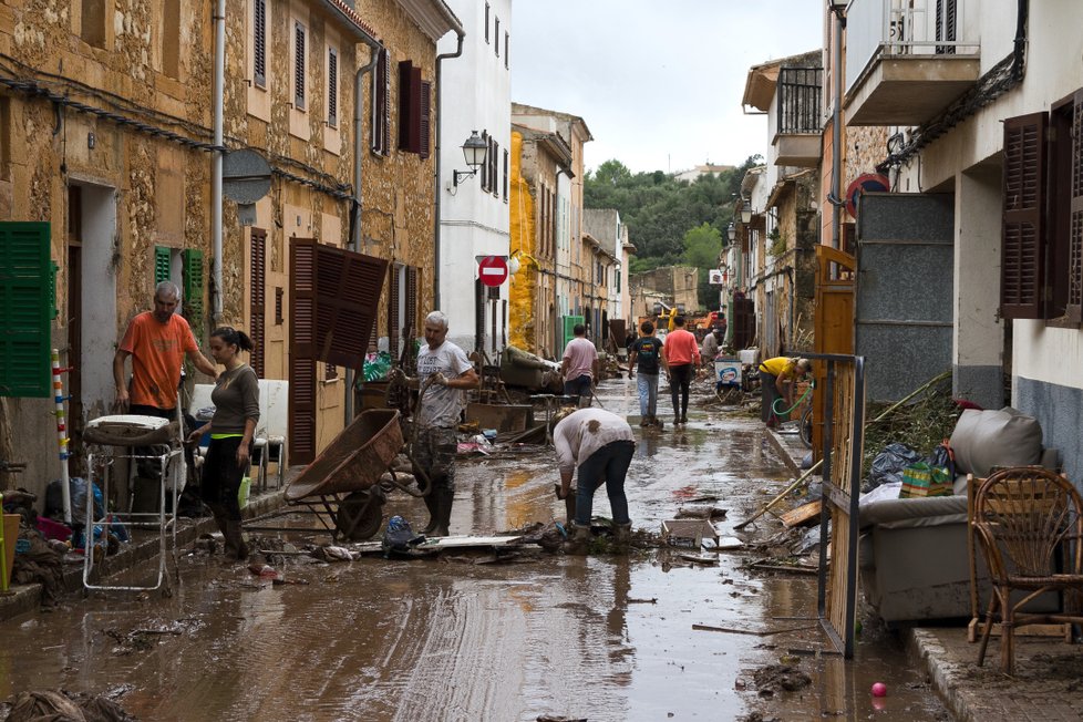 Mallorca se vzpamatovává z bleskové povodně.