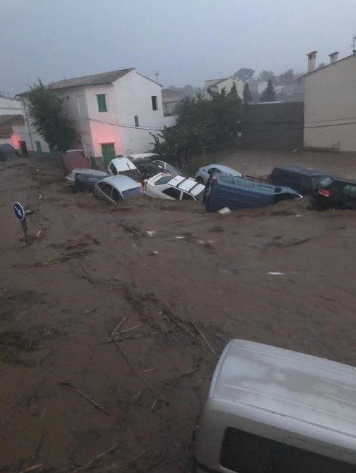 Ničivá bouře a bleskové povodně zasáhly španělskou Mallorcu.