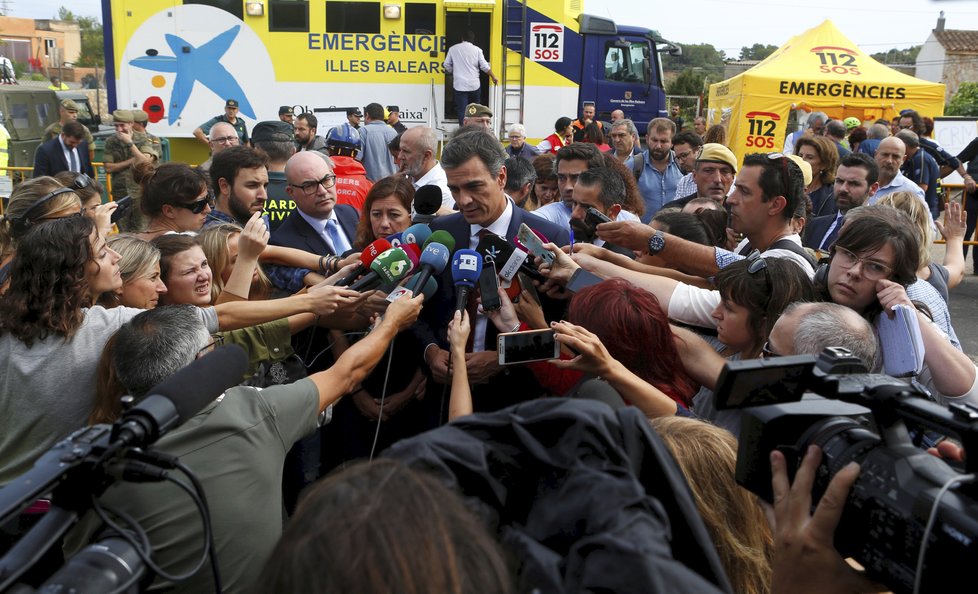 Na zpustošenou Mallorcu dorazil také španělský premiér Pedro Sanchez.