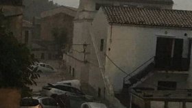 Ničivá bouře a bleskové povodně zasáhly španělskou Mallorcu.