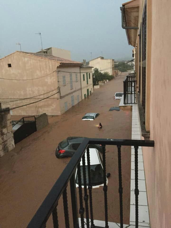 Ničivá bouře a bleskové povodně zasáhly španělskou Mallorcu.